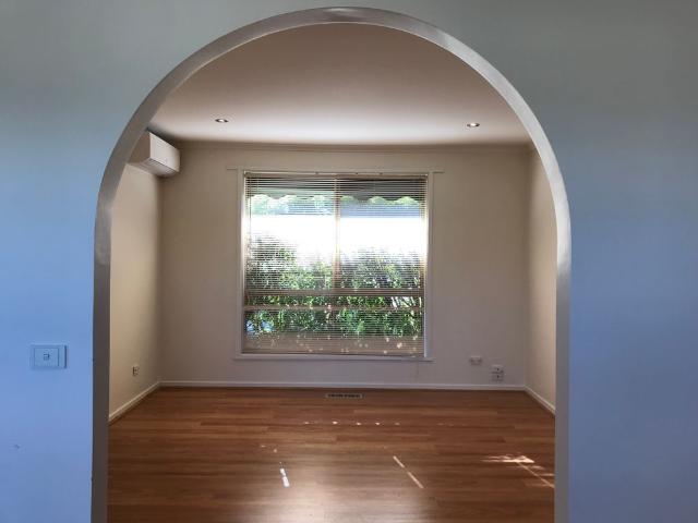 Spacious unit at Glen Waverley Secondary College zone