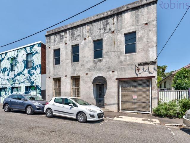 Spacious unit close to Darby Street cafe/retail strip