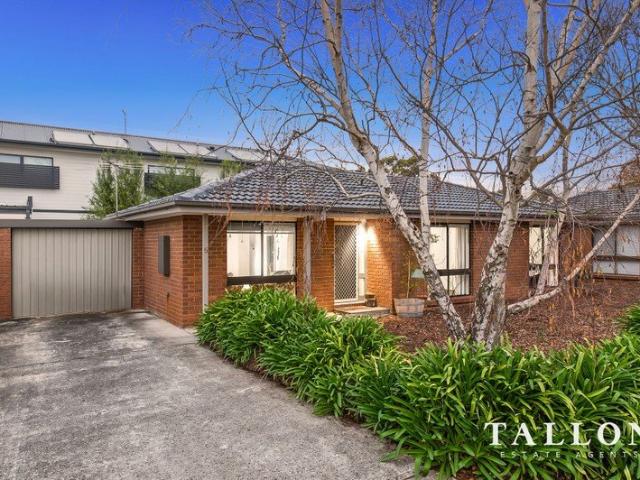 Spacious Unit Close To Shops