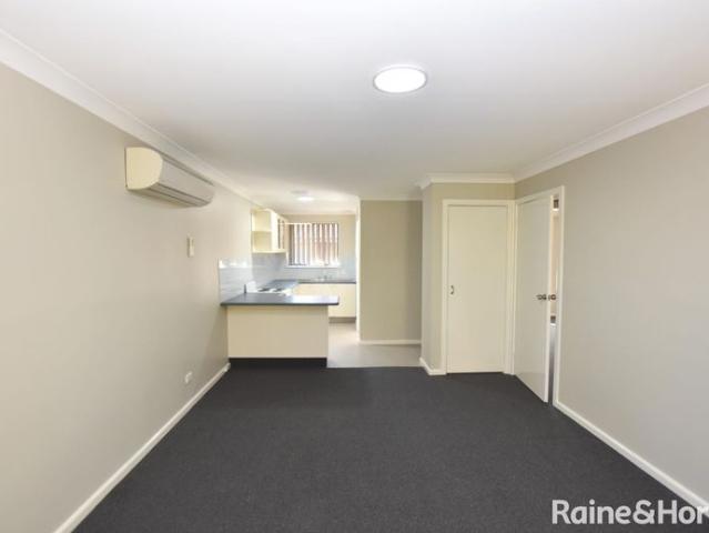 Spacious Unit, Close to Town & in a Quiet Location