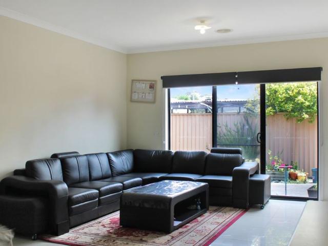 SPACIOUS UNIT CLOSE TO TRAIN STATION