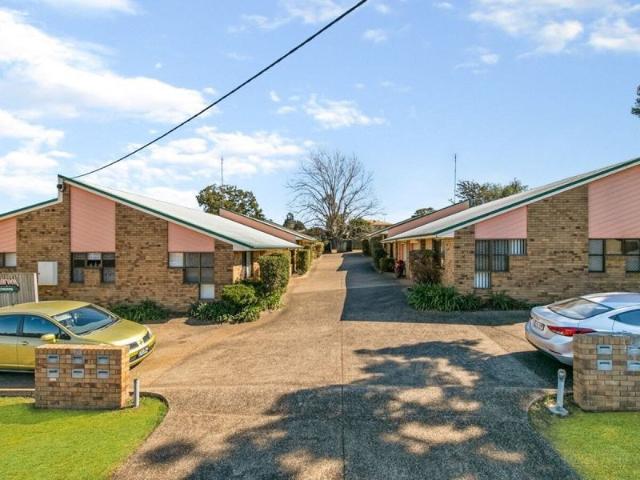 Spacious Unit Close To University!