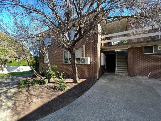 Spacious unit, convenient Moonee Ponds location