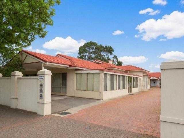 Spacious Unit GREAT LOCATION!