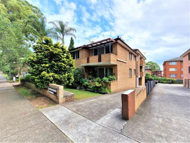 Spacious Unit in a Convenient Location