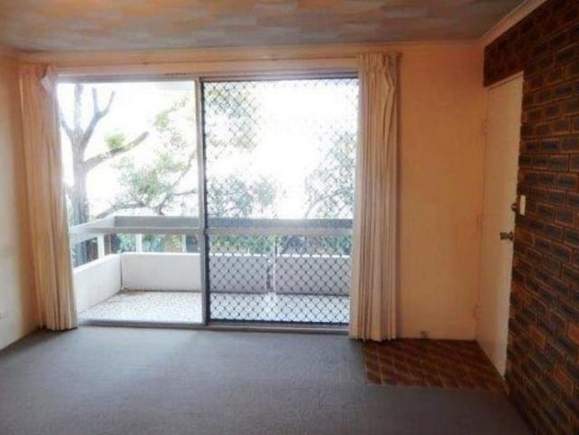 Spacious Unit In Central Location!