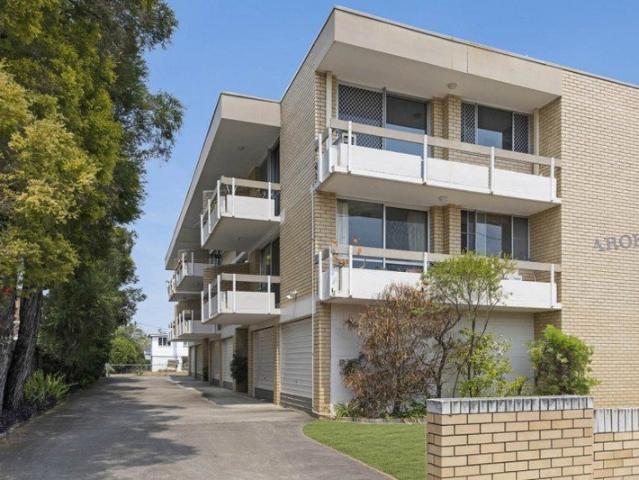 Spacious Unit In Central Location!