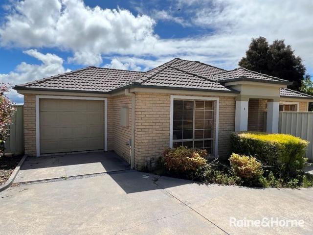 Spacious unit in Central North Orange