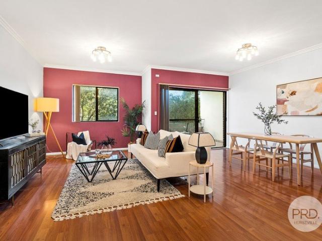 Spacious Unit in Convenient Location