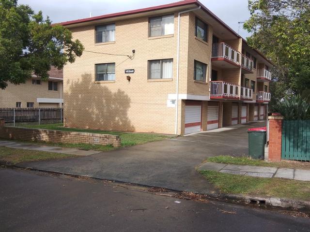 SPACIOUS UNIT IN GREAT POSITION !