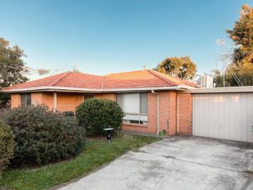Spacious Unit in Great Position
