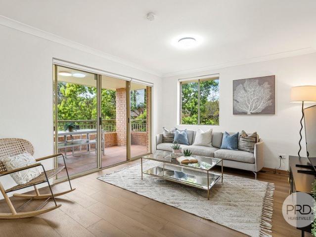 Spacious Unit In Prime Location