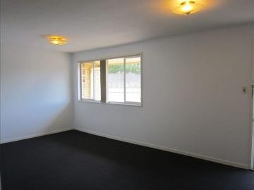 Spacious Unit in Prime Location