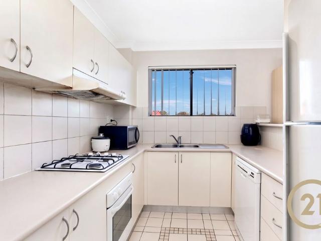 Spacious Unit in Prime Toongabbie Location !