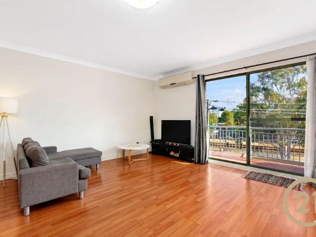 Spacious Unit in Prime Toongabbie Location !