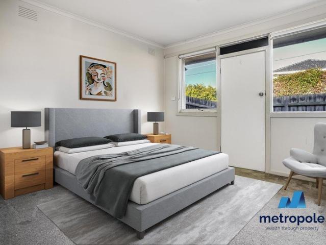 SPACIOUS UNIT IN SOUGHT AFTER LOCATION