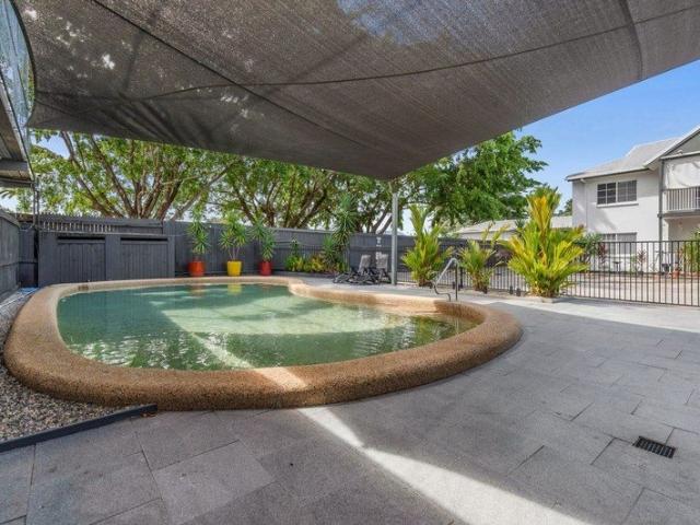 SPACIOUS UNIT IN SOUGHT AFTER LOCATION!