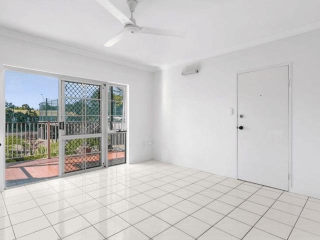 SPACIOUS UNIT IN SOUGHT AFTER LOCATION!