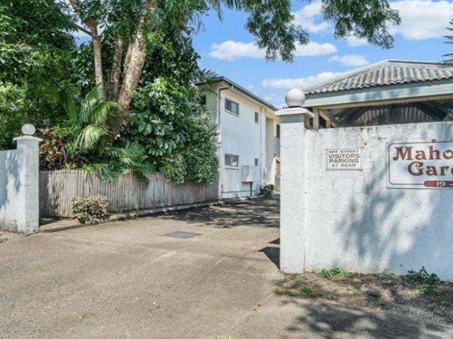 SPACIOUS UNIT IN SOUGHT LOCATION!