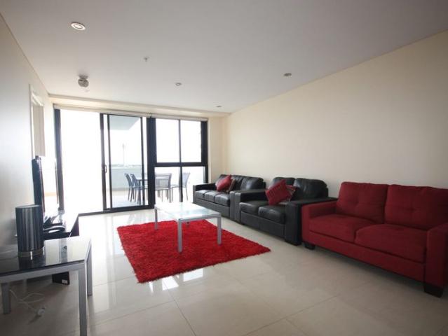 Spacious Unit In The CBD