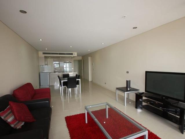Spacious Unit In The CBD