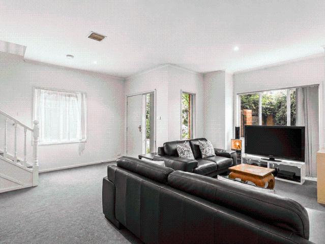 Spacious Unit in the Heart of Mitcham