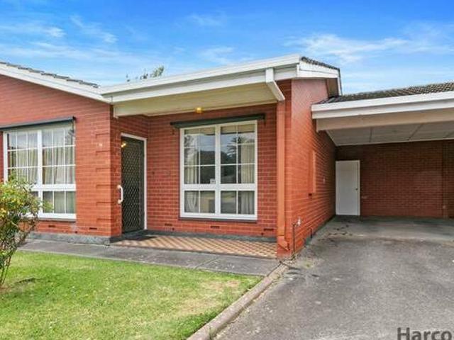 Spacious unit in tidy group