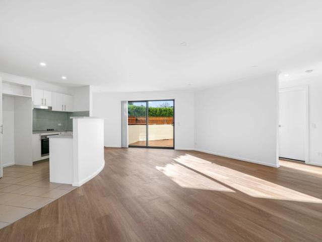 SPACIOUS UNIT LOCATED IN THE NORTHERN SUBURBS