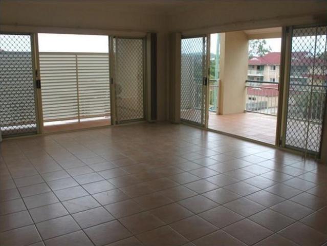 SPACIOUS UNIT PERFECT LOCATION