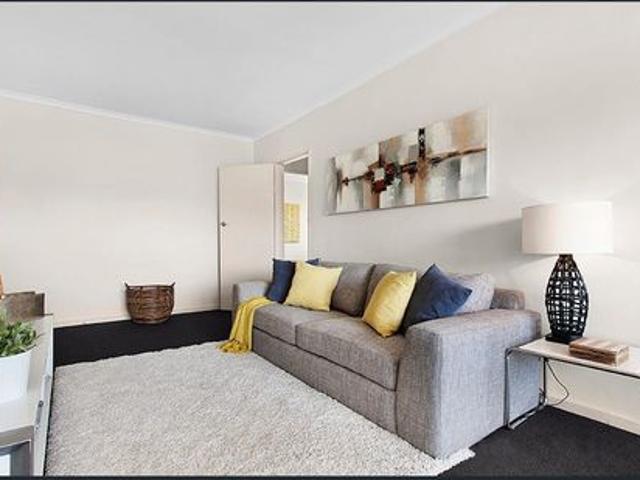 Spacious Unit With A Balcony
