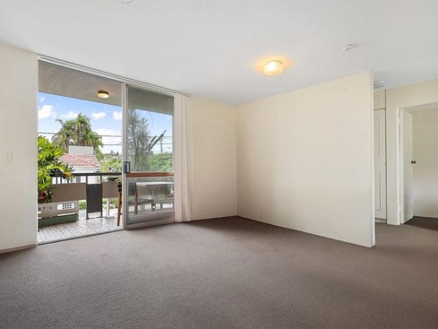SPACIOUS UNIT WITH BALCONY IN A PRIME NORTHGATE LOCATION