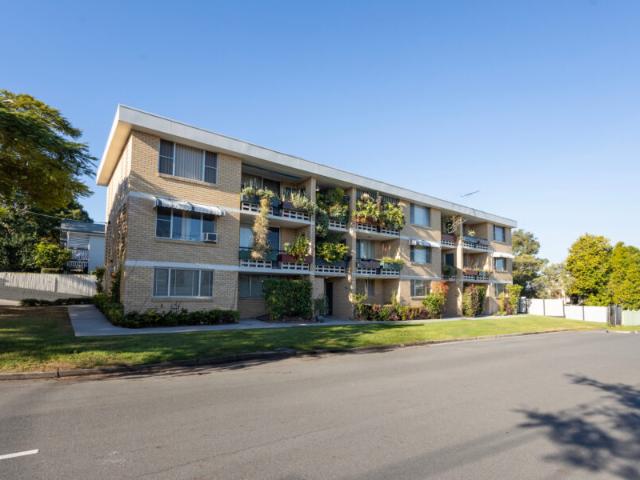 SPACIOUS UNIT WITH BALCONY IN A PRIME NORTHGATE LOCATION