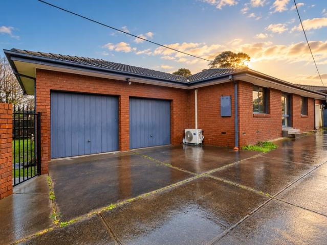 SPACIOUS UNIT WITH DOUBLE GARAGE