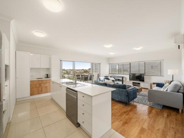Spacious Unit with Expansive Entertainer's Balcony in the Heart of Chermside