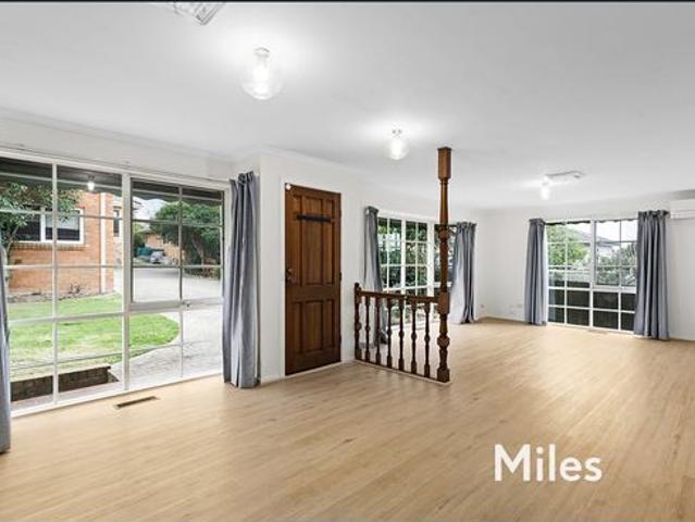 SPACIOUS UNIT WITH HUGE DOUBLE GARAGE