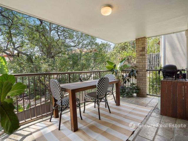 Spacious Unit with Pool