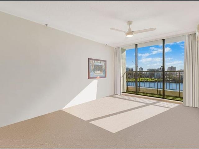SPACIOUS UNIT WITH PANORAMIC WATER VIEWS