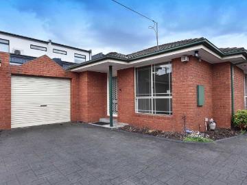 Spacious Family Living, Large Private Courtyard in a Premium Location