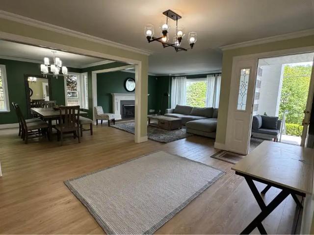 Spacious & Unique Duplex in Tsawwassen