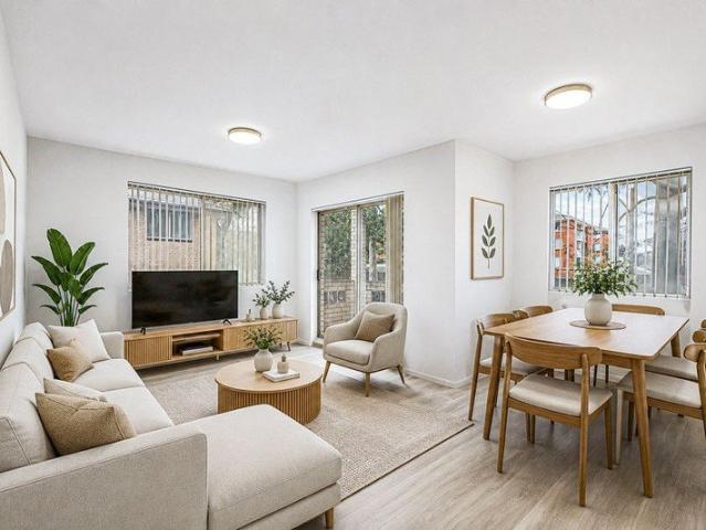 Spacious & Updated Apartment in the Heart of Penrith
