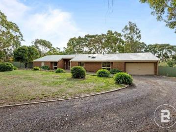 SPACIOUS UPDATED FAMILY LIVING ON A BEAUTIFULLY MAINTAINED LIFESTYLE PROPERTY