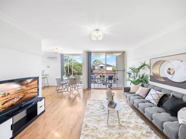SPACIOUS UPDATED TWO BEDROOM APARTMENT