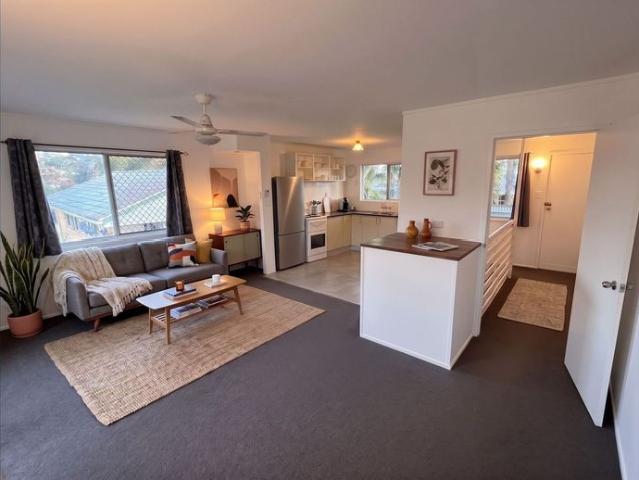Spacious Upper Level 3 Bed Unit | Convenient & Low Maintenance