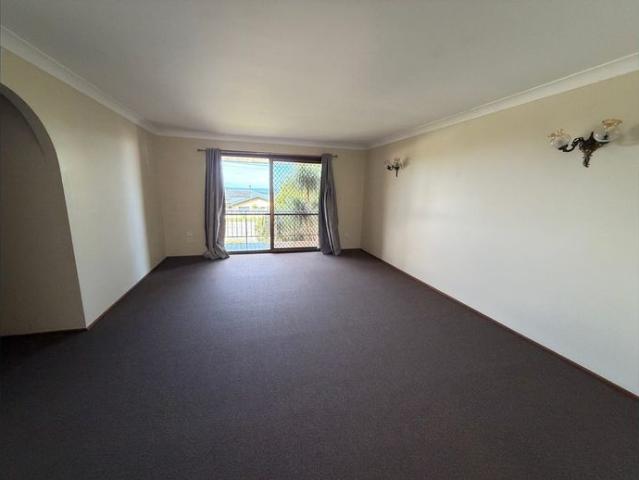 Spacious Upstairs 4 Bedroom Unit