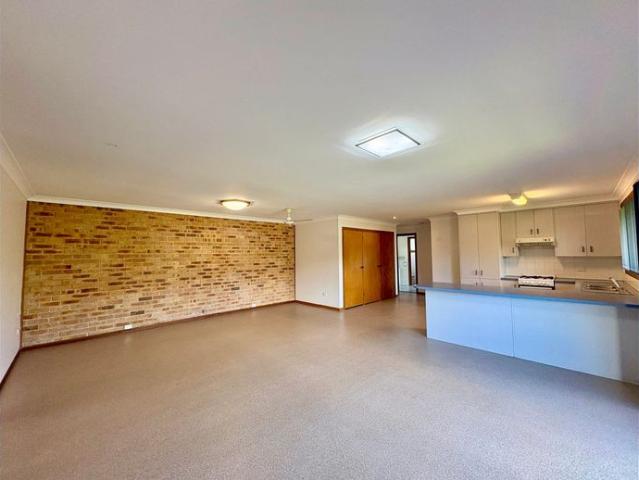 Spacious Upstairs 3 bedroom Unit with Open Plan Living