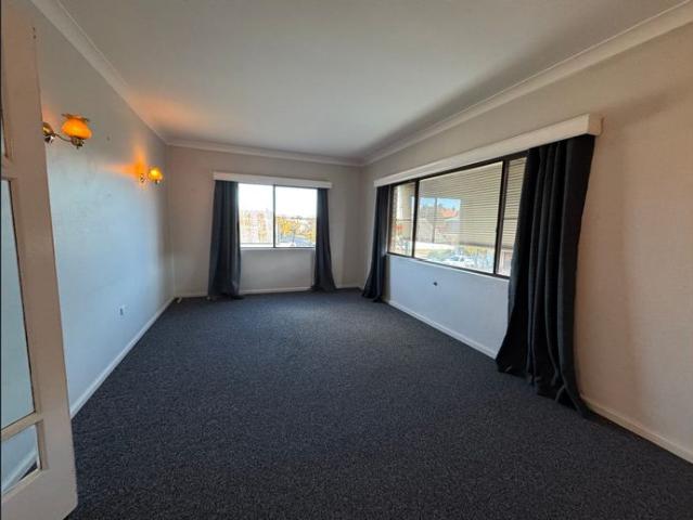 SPACIOUS UPSTAIRS FLAT
