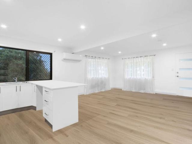 Spacious upstairs living Electricity, water & Internet included in the rent!
