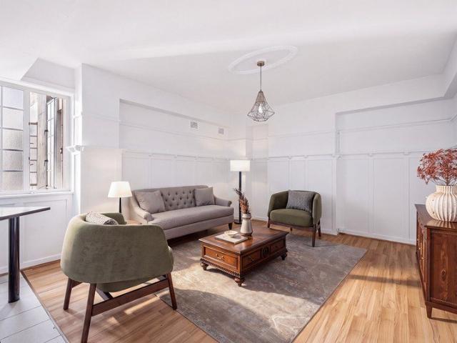 Spacious Urban Retreat In Lifestyle Locale