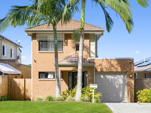 Auction Unless Sold Prior Spacious & Vacant with Flexible Spaces & Three Bathrooms!