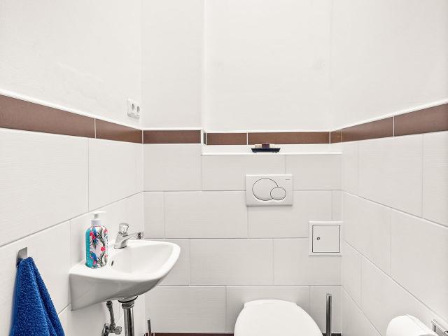 Spacious, very quiet 3 room apartment in an old building, Vienna Amsterdam Apartments for Rent